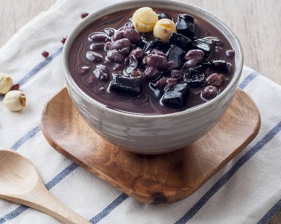 Red Bean Soup & Grass Jelly 蓮子陳皮紅豆沙涼粉